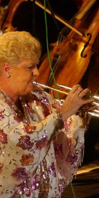 Joan Hinde, English trumpeter and entertainer., dies at age 81